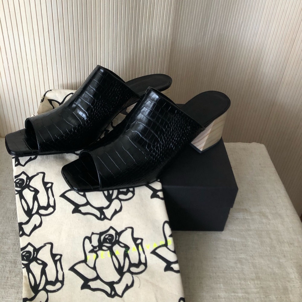 Freda Salvador Pia Mules